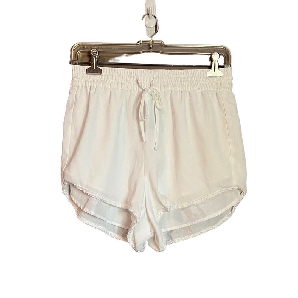 Kensie whited lined flowly shorts. Size small